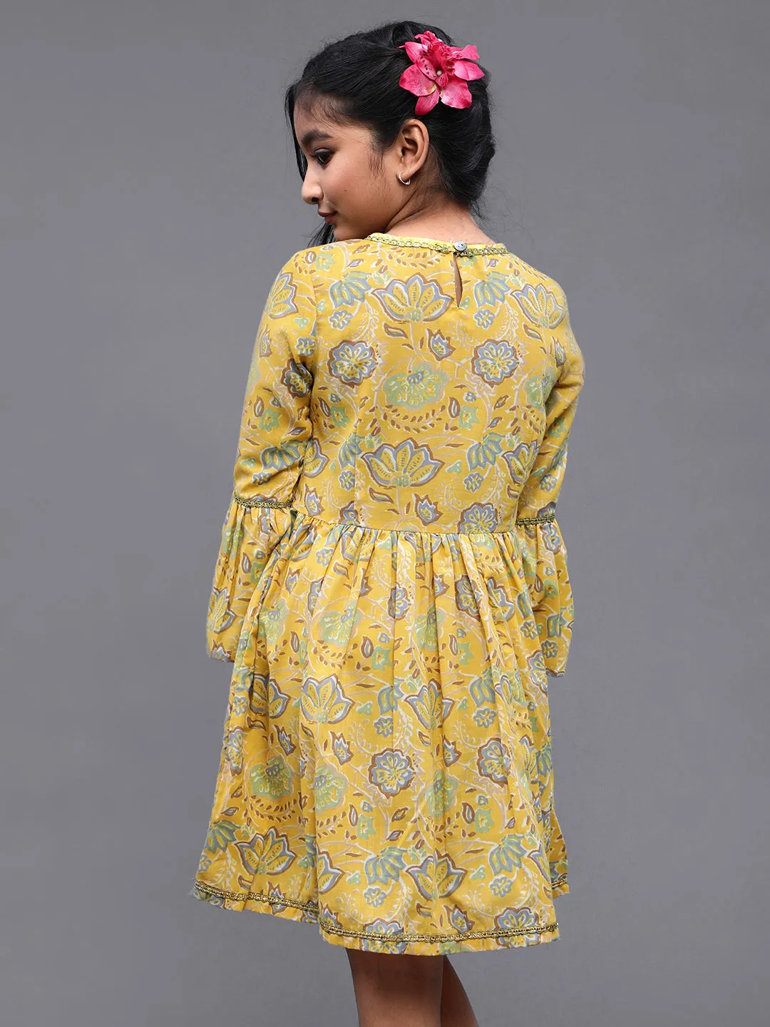 Girl's Yellow Floral Printed Gathered Dress With Lace Details - Aks Girls