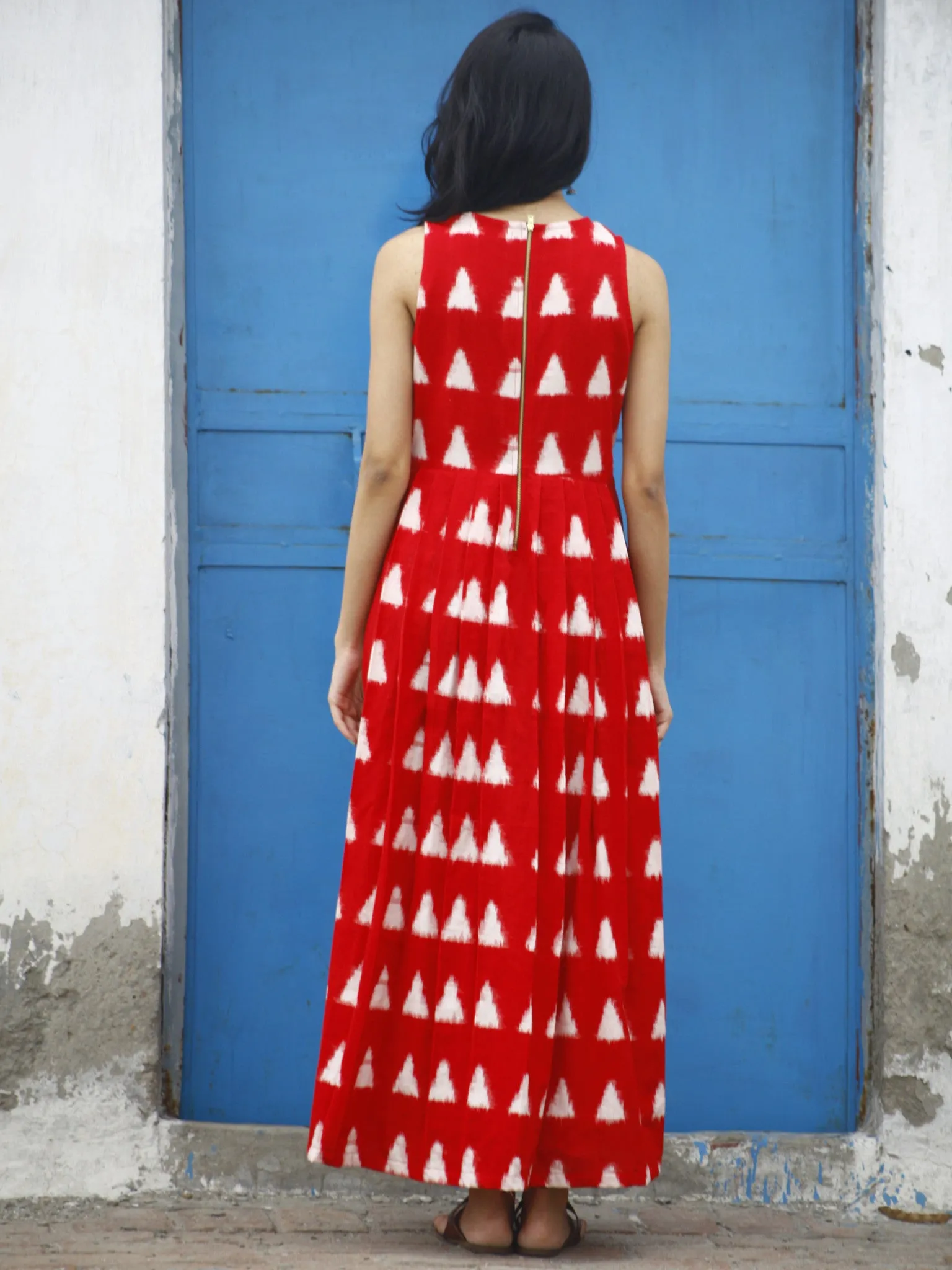 Red White Long Sleeveless Handwoven Double Ikat Dress With Knife Pleats & Side Pockets - D32F766